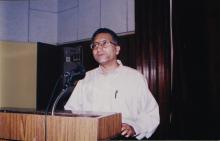 The chief guest of the Shaastra 2002 inauguration ceremony addresses the audience 