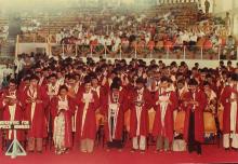 Graduands take the pledge, 1983
