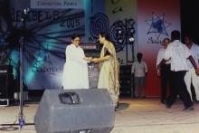 Mrs. Jayashree Ananth gives away a prize, Saarang 2005