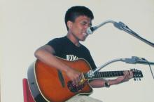 A music competition participant sings and plays the guitar, Saarang 2005