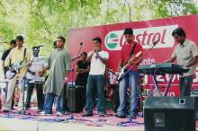 A Light Music group performs during a round, Saarang 2005