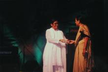 Mrs. Jayashree Ananth presents a prize, Saarang 2005