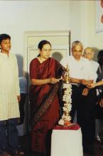 Mrs. Jayashree Ananth lights the kuthu vilakku, Saarang 2005