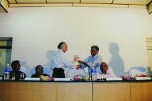 Prof. M. S. Ananth presents Prof. V. G. Idichandy a memento, Saarang 2005