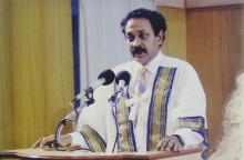 Dr. V. S. Ramachandran addresses the audience at the 41st convocation, 2004