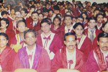 A photograph of the graduands at the 41st convocation, 2004