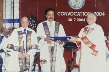 Prof. M. S. Ananth presents a memento at the 41st convocation, 2004