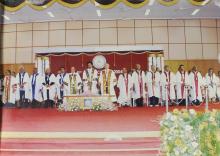 A photograph is taken at the 41st convocation, 2004