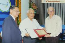 Mr. D. Chandrasekar receives the Distinguished Alumnus Award at the 50th Institute Day (2009)