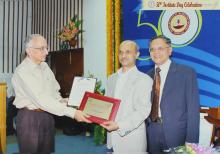  Dr. Jagadeesh S. Moodera receives the Distinguished Alumnus Award at the 50th Institute Day, 2009