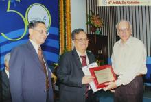 Mr. K. Ravi Kumar receives the Distinguished Alumnus Award at the 50th Institute Day, 2009