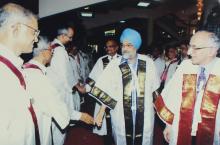 The distinguished guests and faculty interact at the 42nd Convocation, 2005