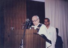 Mr. Krishan Kant delivers the Convocation address, 1998