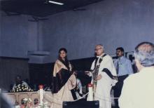 Mr. Krishan Kant presents a special merit prize to a graduating student at the 35th Convocation, 1998