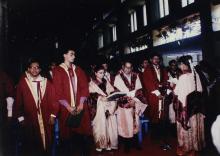 Graduating students take the institute pledge at the 35th Convocation, 1998