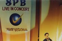 S. P. Balasubrahmanyam performing during the ‘Lite Music Nite’ programme at Saarang 2000