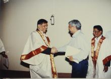 Dr. Gururaj Deshpande and Prof. R. Natarajan shake hands at the Special Convocation (2001)