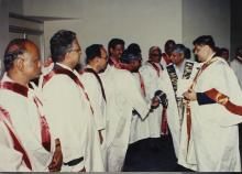 Dr. Gururaj Deshpande interacts with faculty members at the Special Convocation (2001)