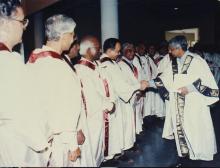 Dr. Gururaj Deshpande interacts with faculty members at the Special Convocation (2001)