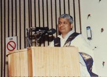 Dr. Gururaj Deshpande addresses the audience at the Special Convocation, 2001