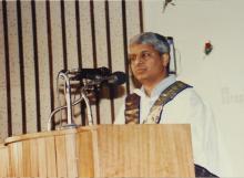 Dr. Gururaj Deshpande speaks at the Special Convocation, 2001