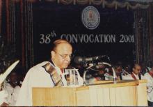 Mr. Krishnaswamy Kasturirangan addresses the audience, 38th Convocation (2001)