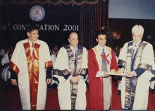 Mr. Azim Premji presents an award to a Prize winner at the 38th Convocation (2001)
