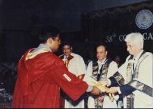 Mr. Azim Premji presents an award to a Prize winner at the 38th Convocation (2001)