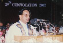 Dr. K. Anji Reddy delivers the convocation address at the 39th Convocation, 2002
