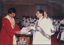Dr. K. Anji Reddy awards a special merit prize to a student at the 39th Convocation, 2002